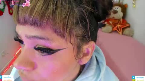 zoe_sullivan_ online show from November 20, 9:42 am