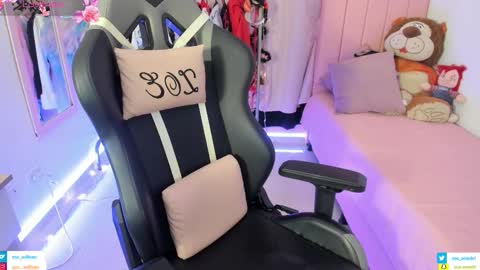 zoe_sullivan_ online show from February 9, 9:24 am