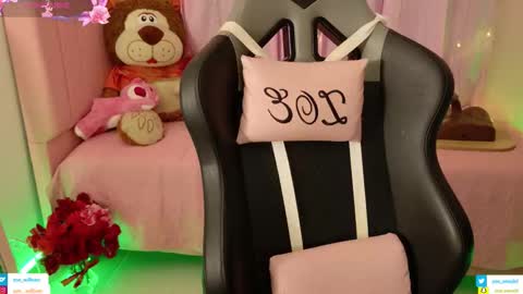 zoe_sullivan_ online show from March 7, 9:17 am