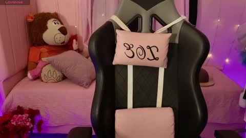 zoe_sullivan_ online show from April 8, 9:20 am