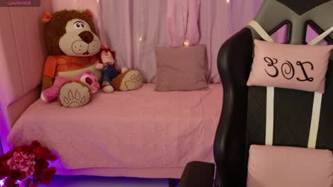 zoe_sullivan_ online show from April 10, 9:14 am