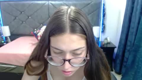 zoe_sweet050 online show from December 22, 7:44 pm