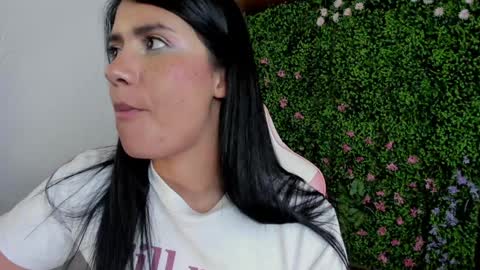 Snapshot of zoe_wattson chatting on December 2, 6:20 am Zoe online show from December 2, 6:20 am