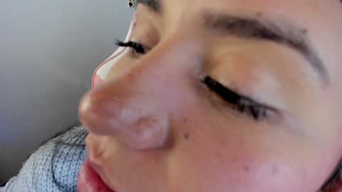 Snapshot of zoe_wattson chatting on December 9, 5:51 am Zoe online show from December 9, 5:51 am