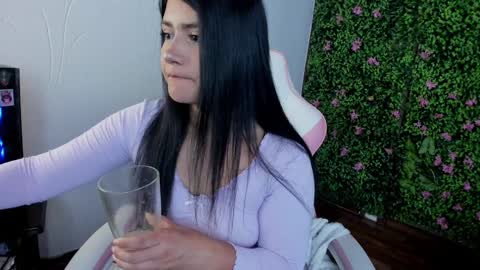 Snapshot of zoe_wattson chatting on December 18, 2:42 am Zoe online show from December 18, 2:42 am