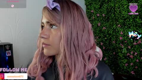 Snapshot of zoe_wattson chatting on January 4, 1:52 am Zoe online show from January 4, 1:52 am