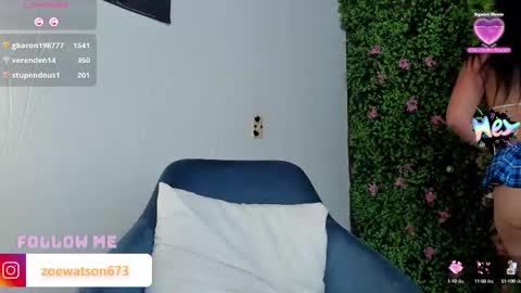 Snapshot of zoe_wattson chatting on February 9, 6:33 am Zoe online show from February 9, 6:33 am