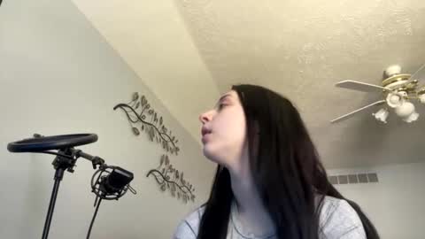 zoeapolo online show from April 2, 7:33 pm