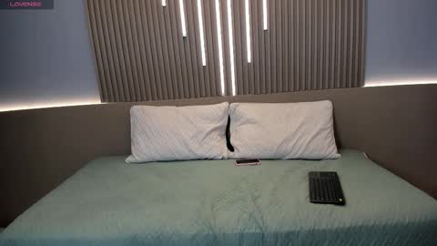 zoee_cute_ online show from March 14, 1:05 pm