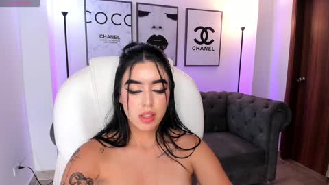 Snapshot of zoee_jackson chatting on January 2, 9:39 pm  zoee jackson online show from January 2, 9:39 pm