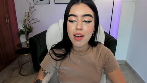 Snapshot of zoee_jackson chatting on January 10, 7:00 pm  zoee jackson online show from January 10, 7:00 pm