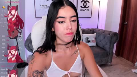 Snapshot of zoee_jackson chatting on January 25, 6:57 pm  zoee jackson online show from January 25, 6:57 pm