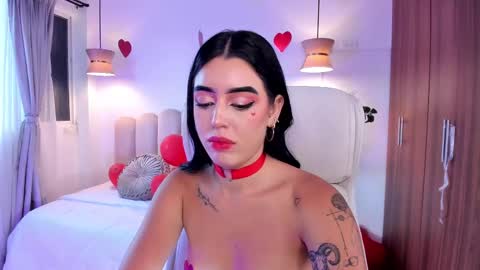 Snapshot of zoee_jackson chatting on February 14, 10:25 pm  zoee jackson online show from February 14, 10:25 pm