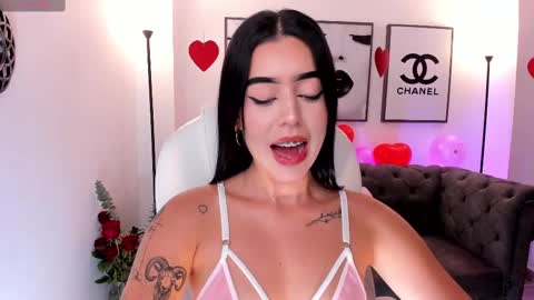 Snapshot of zoee_jackson chatting on February 16, 6:43 pm  zoee jackson online show from February 16, 6:43 pm