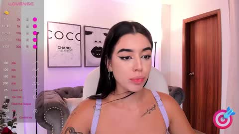 Snapshot of zoee_jackson chatting on February 22, 6:52 pm  zoee jackson online show from February 22, 6:52 pm