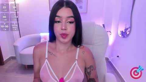 Snapshot of zoee_jackson chatting on March 8, 6:58 pm  zoee jackson online show from March 8, 6:58 pm
