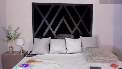 Zoe 3 online show from May 26, 5:42 pm