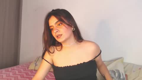 Snapshot of zoee_t chatting on October 11, 9:24 pm Zoee online show from October 11, 9:24 pm