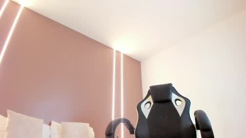 zoee_zi online show from April 17, 8:34 pm