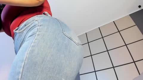 zoee_zi online show from May 28, 1:19 pm