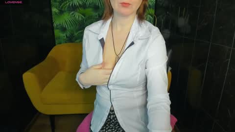 Snapshot of zoeeast chatting on January 19, 1:33 pm Zoe online show from January 19, 1:33 pm
