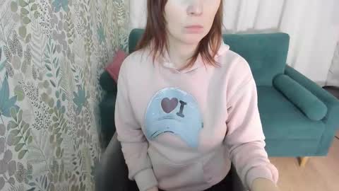 Snapshot of zoeeast chatting on December 21, 1:29 pm Zoe online show from December 21, 1:29 pm