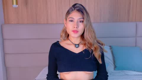 Zoe online show from April 2, 11:30 am