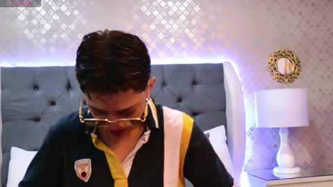 Zoe Krug online show from December 16, 12:21 pm