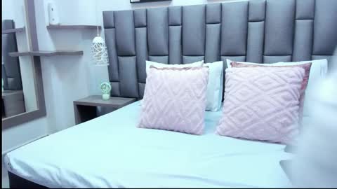 Zoe Krug online show from March 23, 12:09 pm