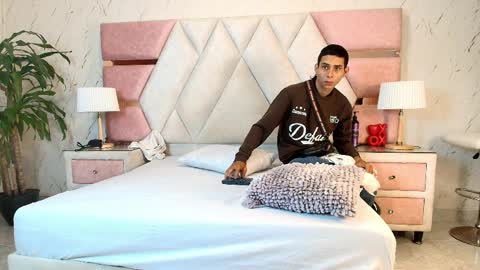 zoelucas online show from April 4, 11:51 am