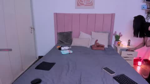 Snapshot of zoemiller32 chatting on February 1, 11:53 am CuteZoe online show from February 1, 11:53 am