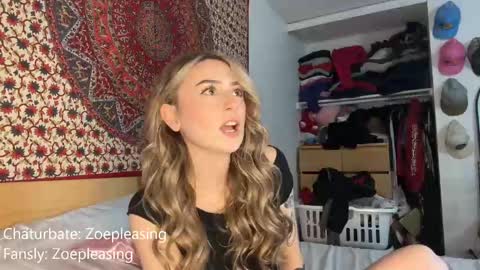 Snapshot of zoepleasing chatting on October 17, 1:09 am zoepleasing online show from October 17, 1:09 am