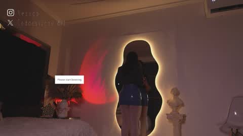 zoevidal_ online show from February 9, 11:58 am