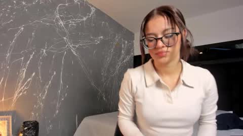 Snapshot of zoewestt chatting on October 20, 1:11 pm Zoe online show from October 20, 1:11 pm