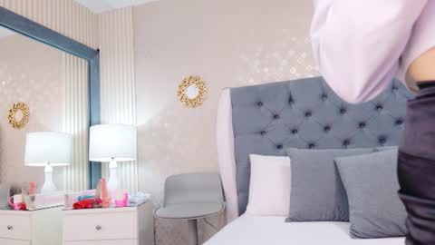 Snapshot of zoewilliis chatting on June 24, 11:20 am ZoeWilliis online show from June 24, 11:20 am