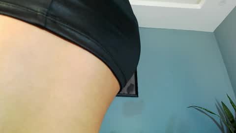 zoey fox  online show from October 12, 8:30 pm