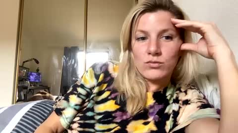 Zoeydanner online show from January 22, 5:17 pm