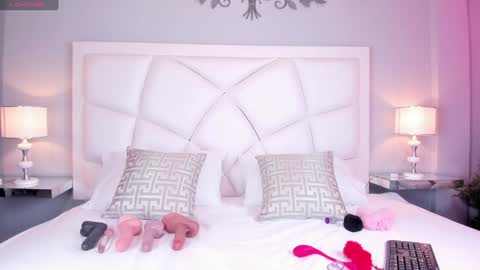 Z O E online show from February 7, 11:56 am