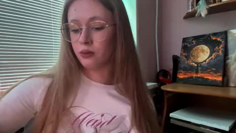 Snapshot of zofiahoetger chatting on February 19, 8:10 am Lisa online show from February 19, 8:10 am