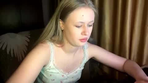 Snapshot of zofiahoetger chatting on March 2, 11:28 am Lisa online show from March 2, 11:28 am