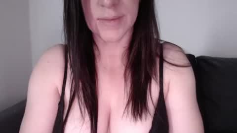 Snapshot of zoibee chatting on October 16, 7:53 am zoibee online show from October 16, 7:53 am