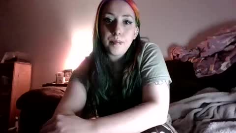 Snapshot of zombiecutiee chatting on December 20, 4:52 am zombiecutiee online show from December 20, 4:52 am
