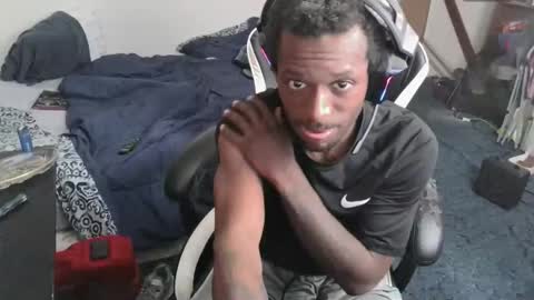 zoneingout online show from March 3, 4:18 am