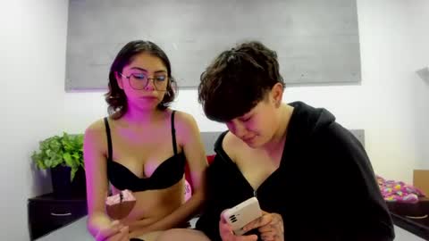 Snapshot of zooble_28 chatting on July 11, 2:20 pm Nick And Mia online show from July 11, 2:20 pm