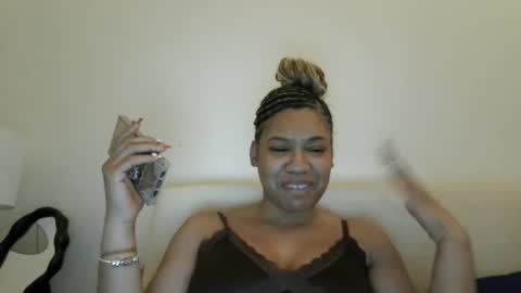 Snapshot of zoravoyce chatting on February 23, 5:12 am Treasure Golden online show from February 23, 5:12 am