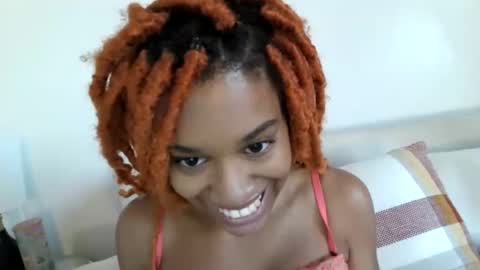 Snapshot of zoravoyce chatting on October 26, 9:42 pm Treasure Golden online show from October 26, 9:42 pm