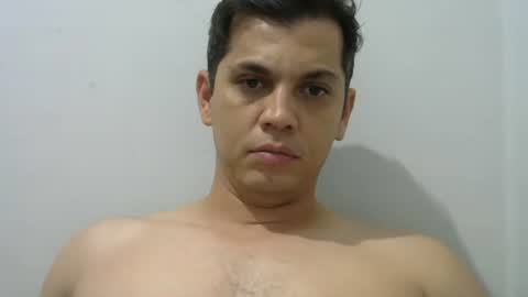 Snapshot of zoro_00 chatting on December 14, 1:11 am zoro_00 online show from December 14, 1:11 am