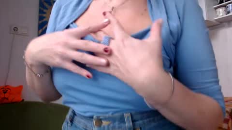 Snapshot of zosya1111 chatting on December 15, 9:45 am Zosya1111 online show from December 15, 9:45 am