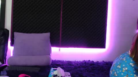 zpzphot online show from December 4, 10:18 pm