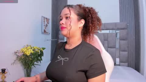 Zuly  online show from November 18, 12:53 pm